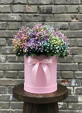 Цветочная композиция из Гипсофила и Розы в шляпной коробке в Мелехово