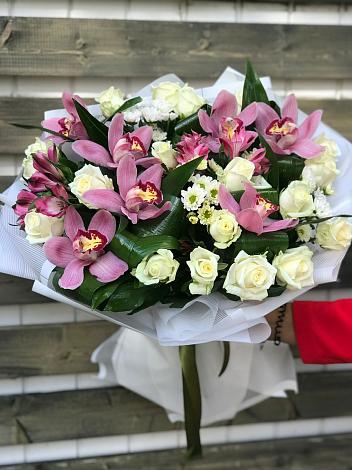 Букет цветов из: Розы и Хризантемы в Мелехово