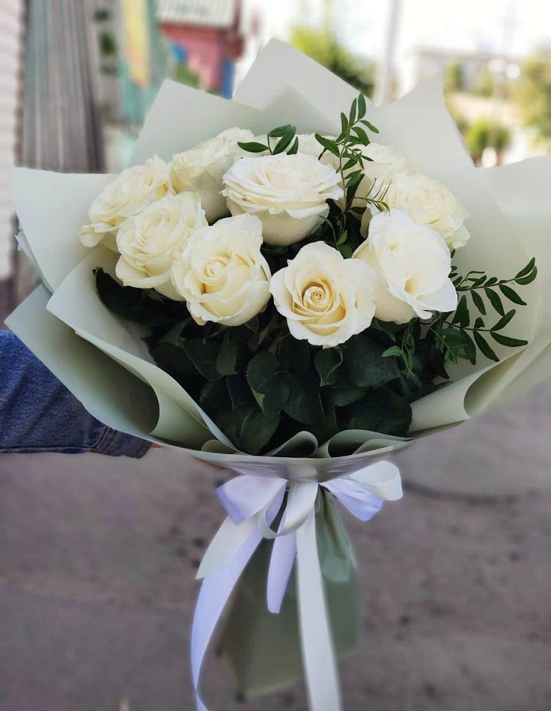Букет Белые розы Проуд в Мелехово