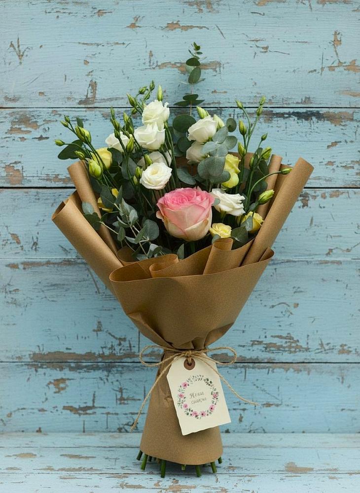 Букет цветов из: Розы и Лизиантусы в Мелехово