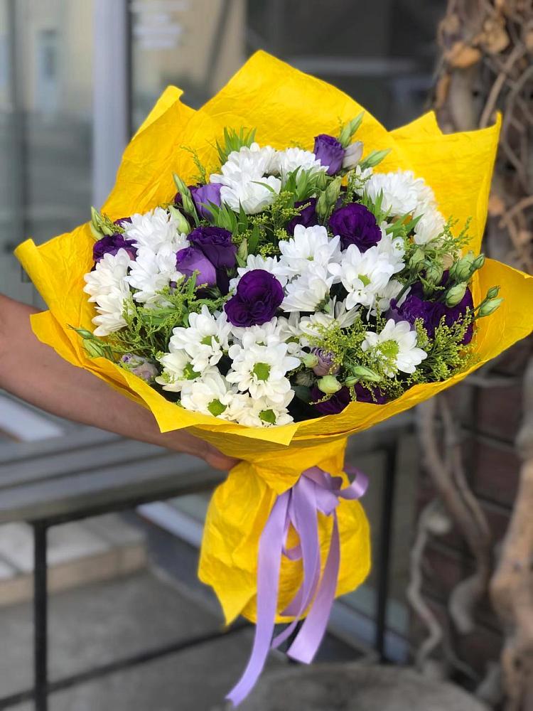 Букет цветов из: Ирисы, Хризантемы и Ромашки в Мелехово