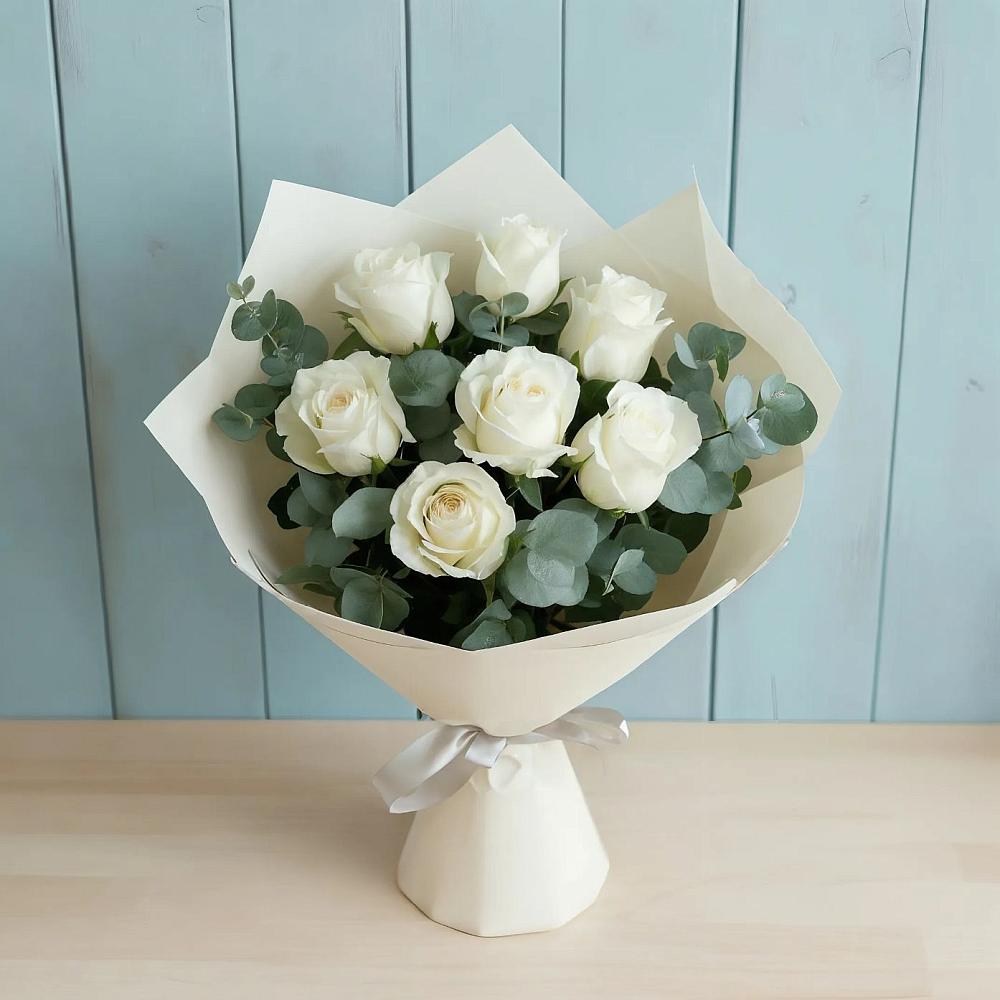 Букет Белые розы в Эвкалипте в Мелехово