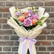 Букет цветов из:  Лизиантусы и Розы в Мелехово