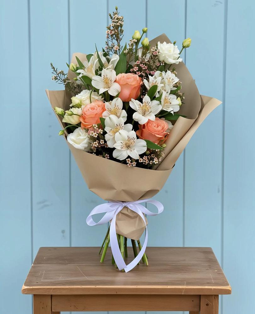 Букет цветов из: Альстромерии, Лизиантусы, Розы и Хризантемы в Мелехово