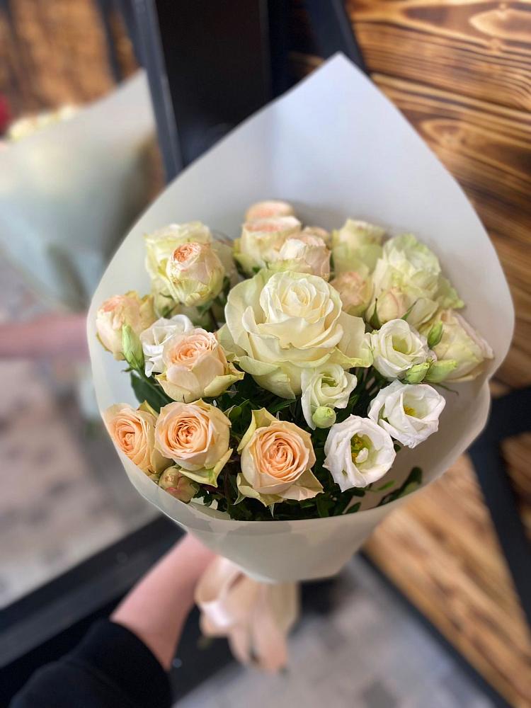 Букет цветов из: Розы и Лизиантусы в Мелехово