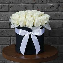 Цветочная композиция из Розы в шляпной коробке в Мелехово